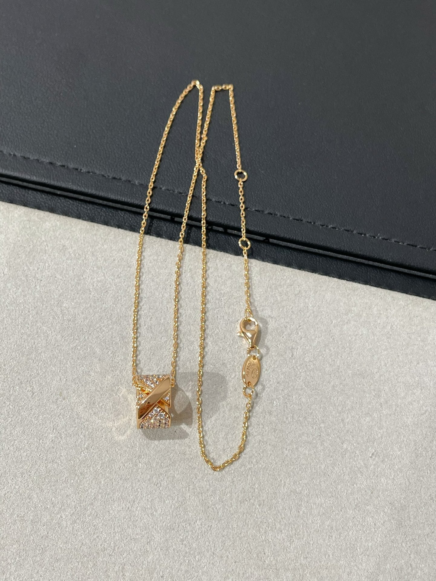 CHAUMET LIENS EVIDENCE DIAMOND PAVED NECKLACE