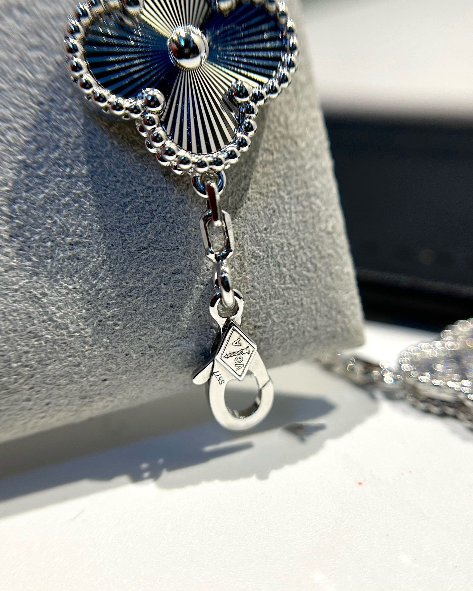 VCA CLOVER 5 MOTIF LASER BRACELET COLLECTION
