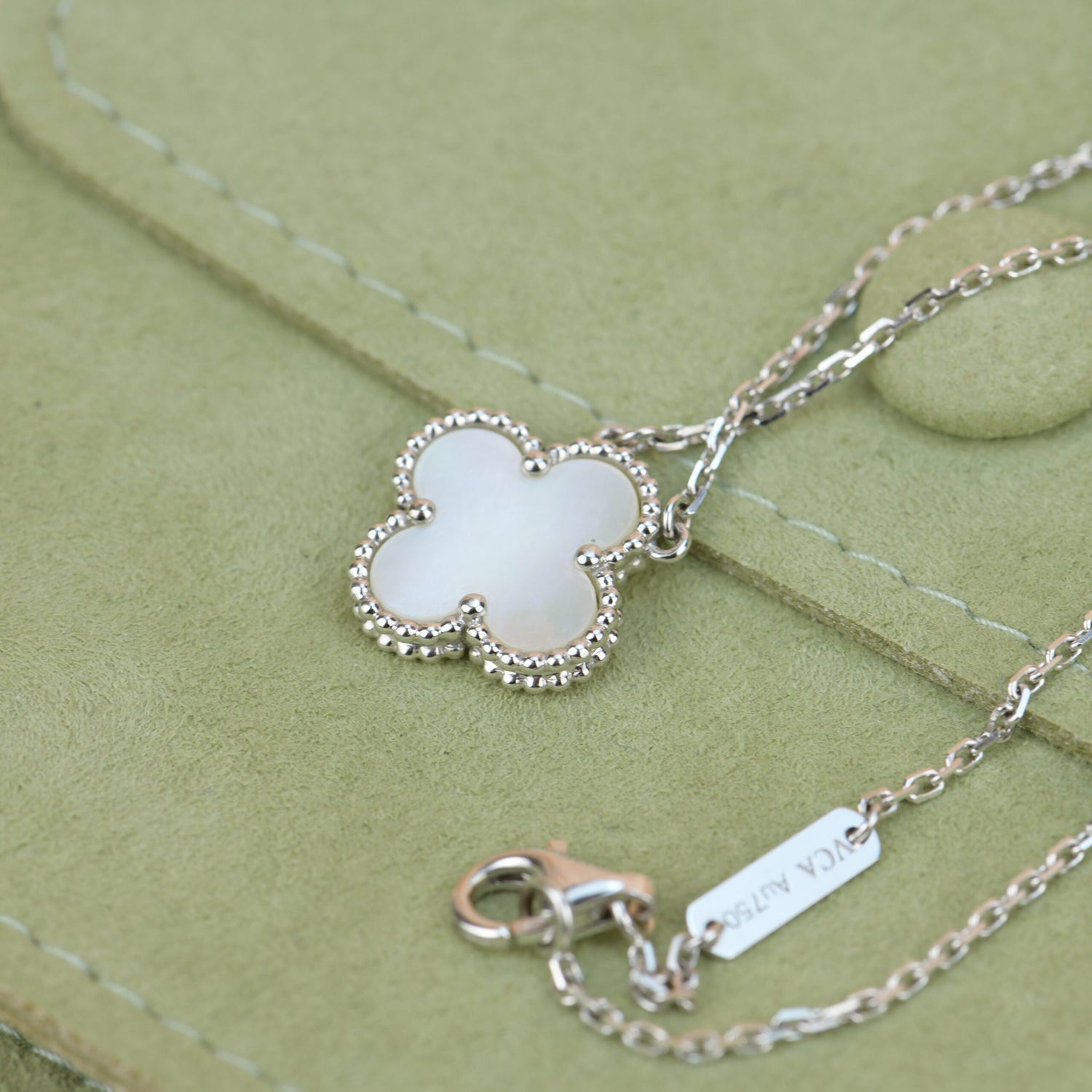 VCA CLOVER 15MM WHITE MOTHER-OF-PEARL SILVER
