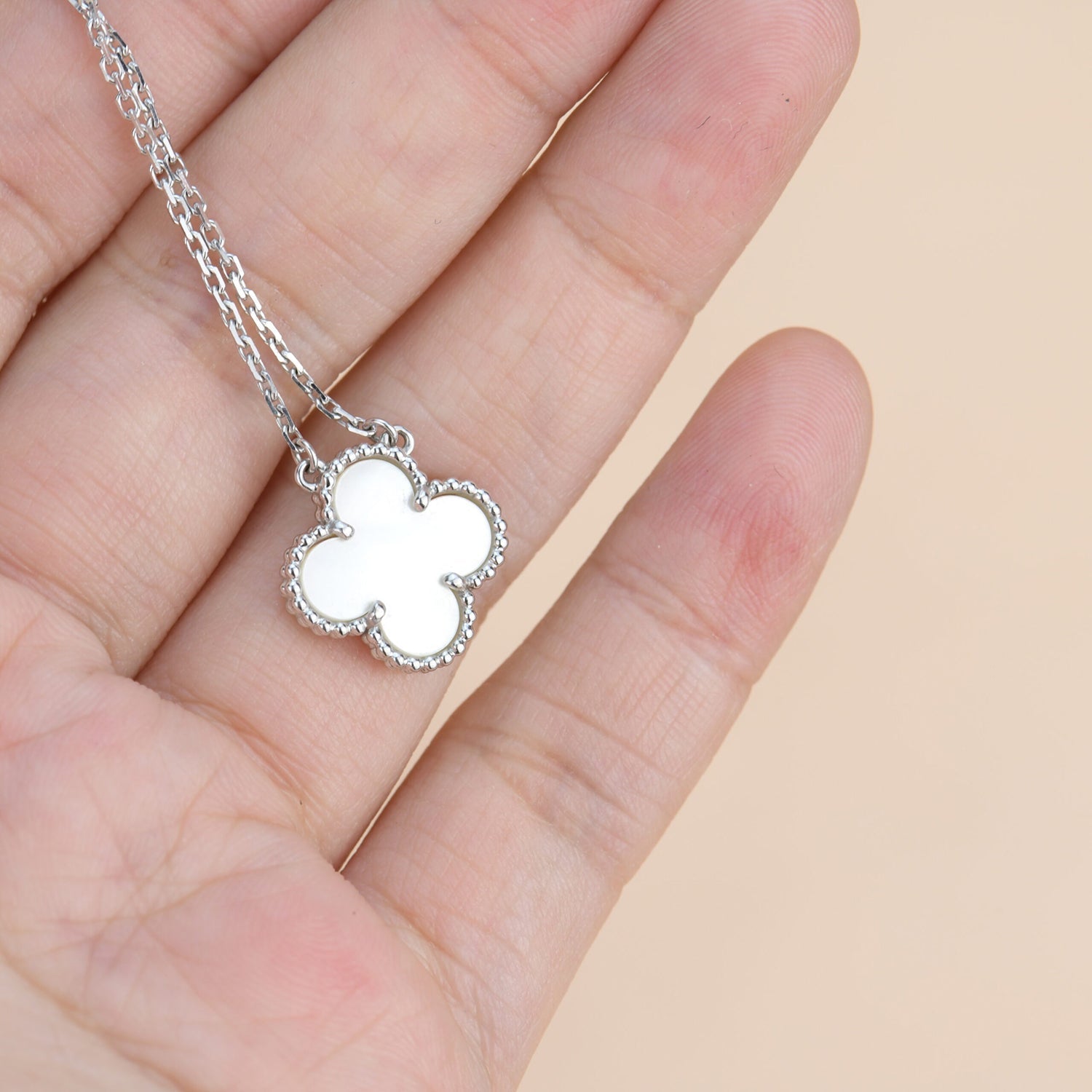 VCA CLOVER 15MM WHITE MOTHER-OF-PEARL SILVER