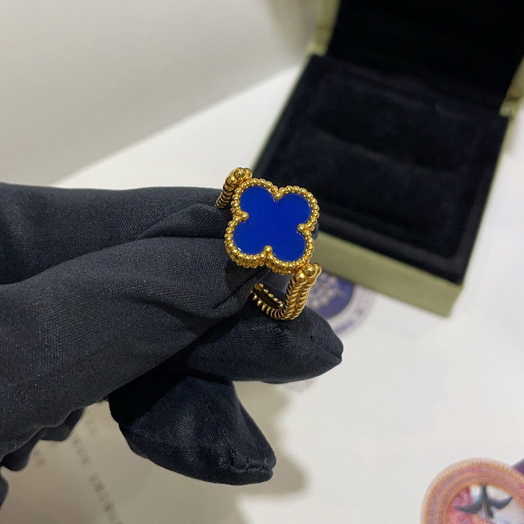 VCA CLOVER RIVERSIBLE BLUE AGATE RING