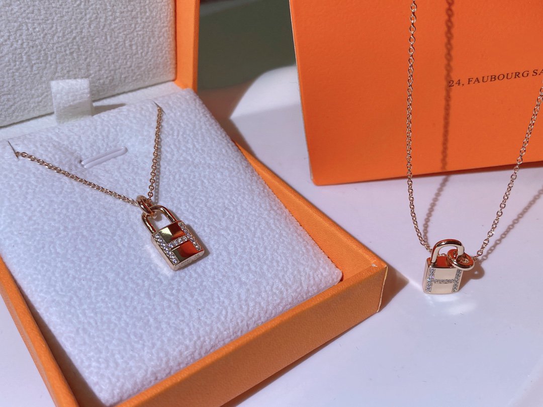 HERMES HM ADVANCED NICHE LOCK HEAD NECKLACE DIAMONDS