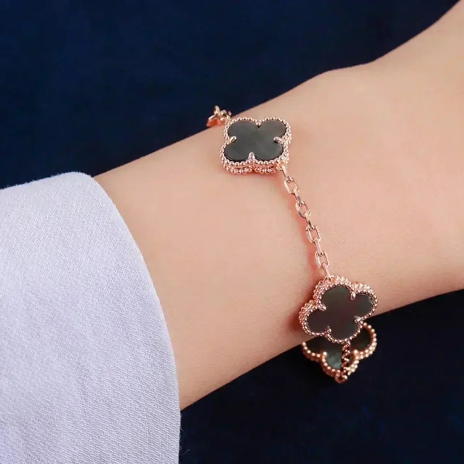 VCA CLOVER 5 MOTIF GRAY MOP BRACELET COLLECTION