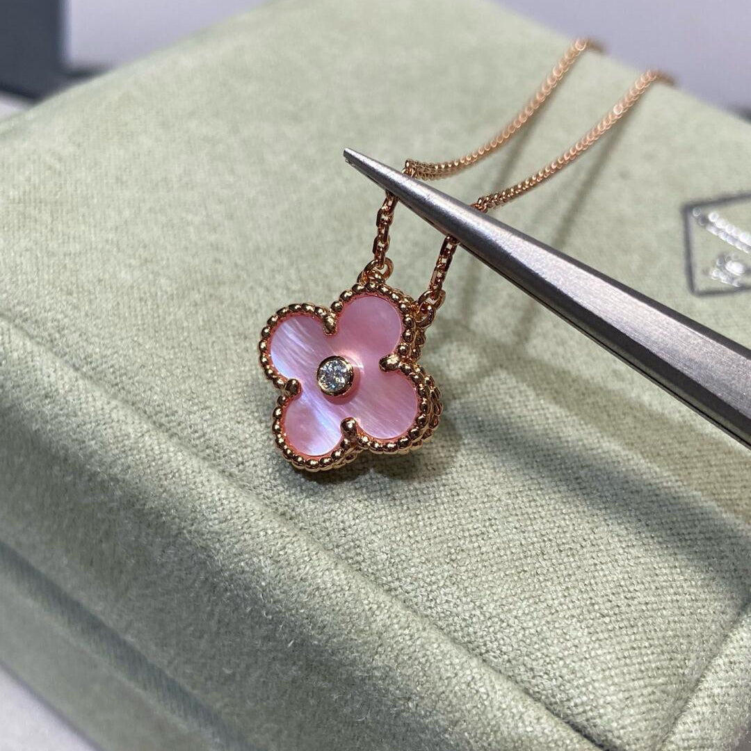 VCA CLOVER 15MM DIAMOND PINK MOP NECKLACE