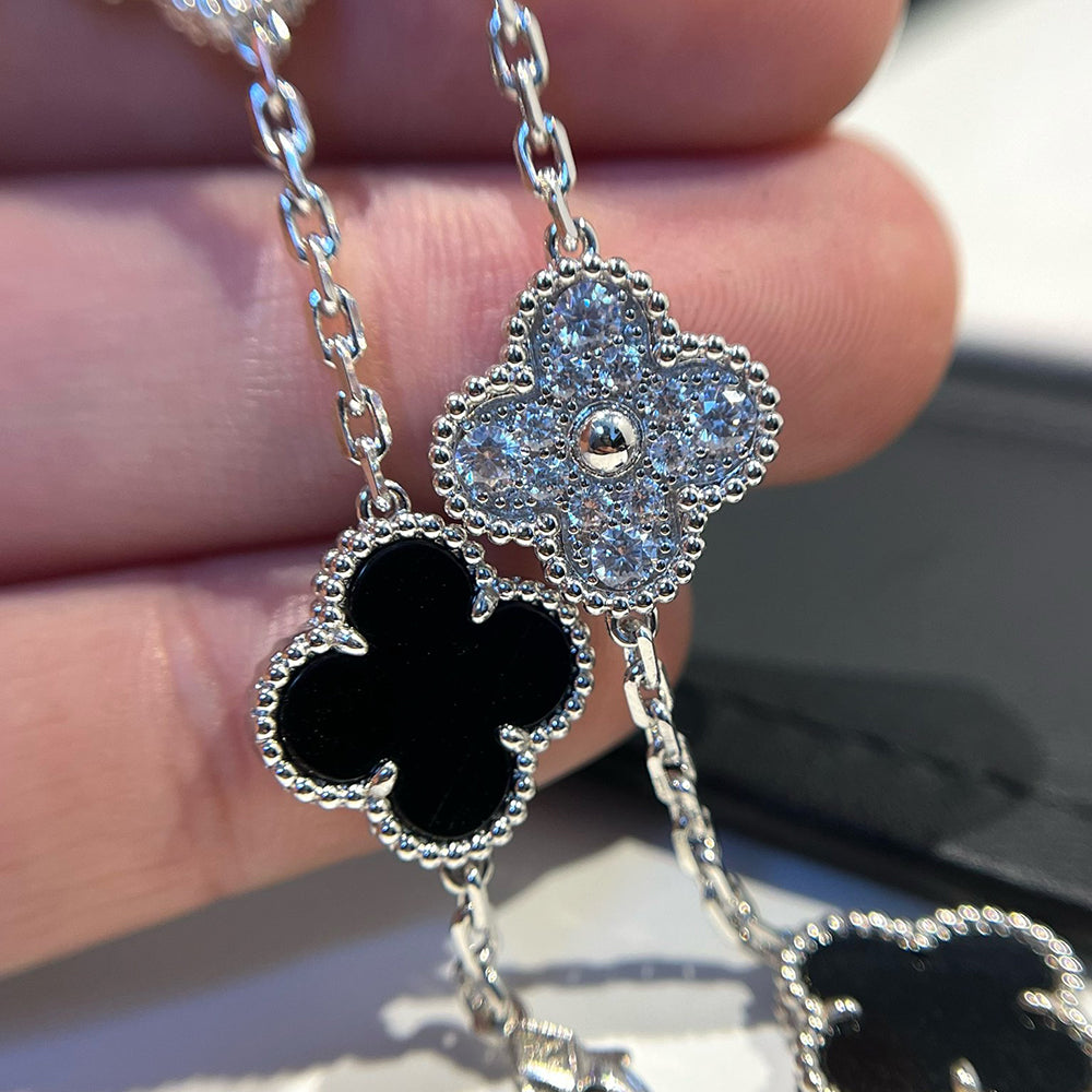 VCA CLOVER 5 MOTIF ONYXS BRACELET COLLECTION