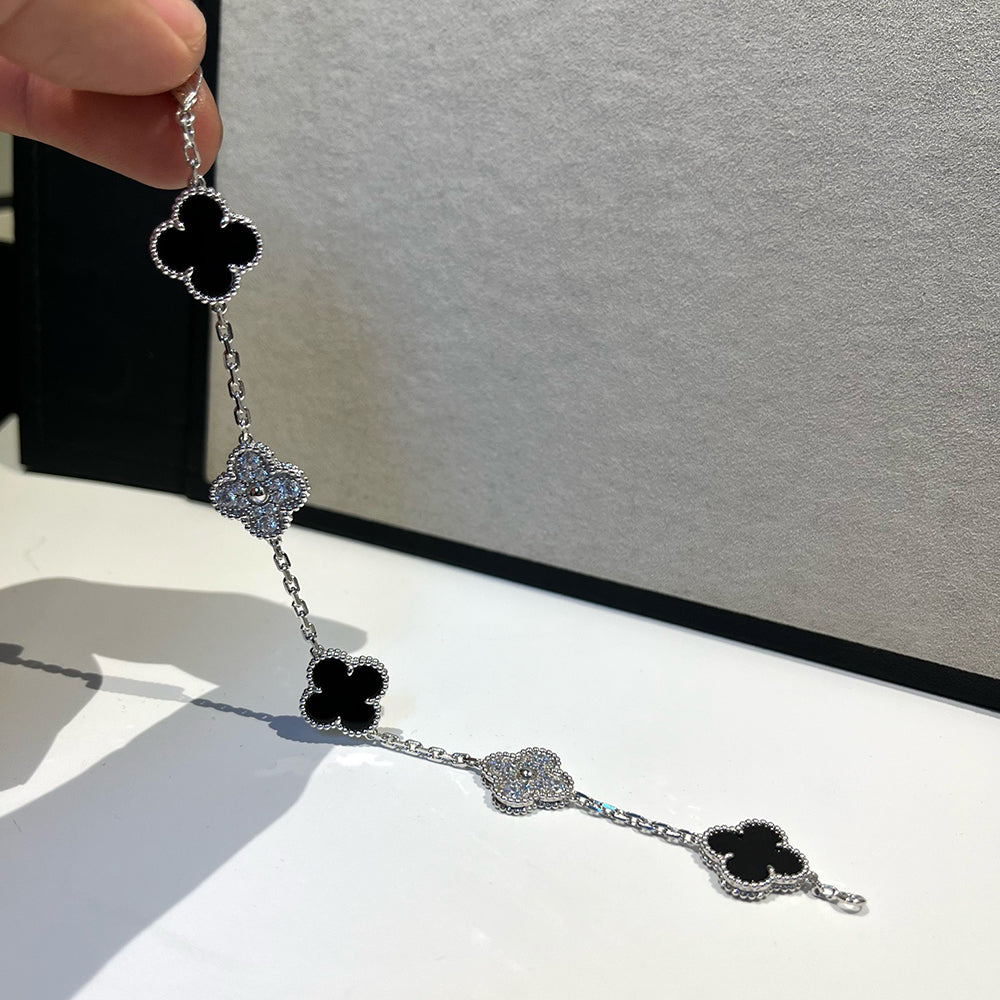 VCA CLOVER 5 MOTIF ONYXS BRACELET COLLECTION