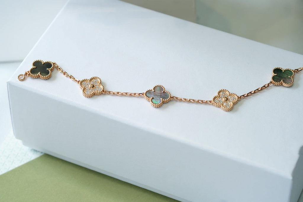 VCA CLOVER 5 MOTIF GRAY MOP BRACELET COLLECTION