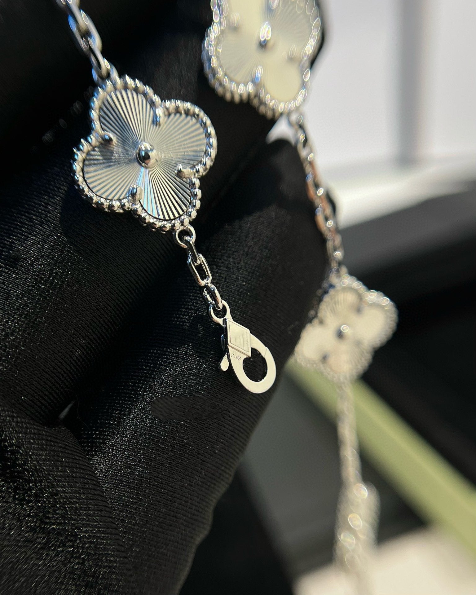 VCA CLOVER 5 MOTIF LASER BRACELET COLLECTION